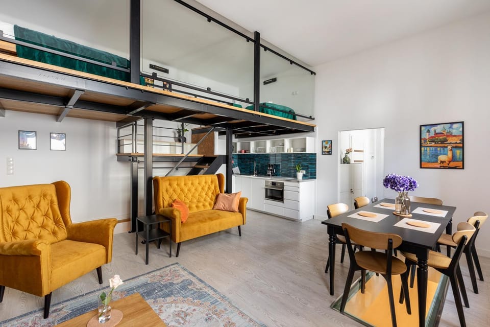 Kitchen or kitchenette, Living room, Seating area, Dining area, oven