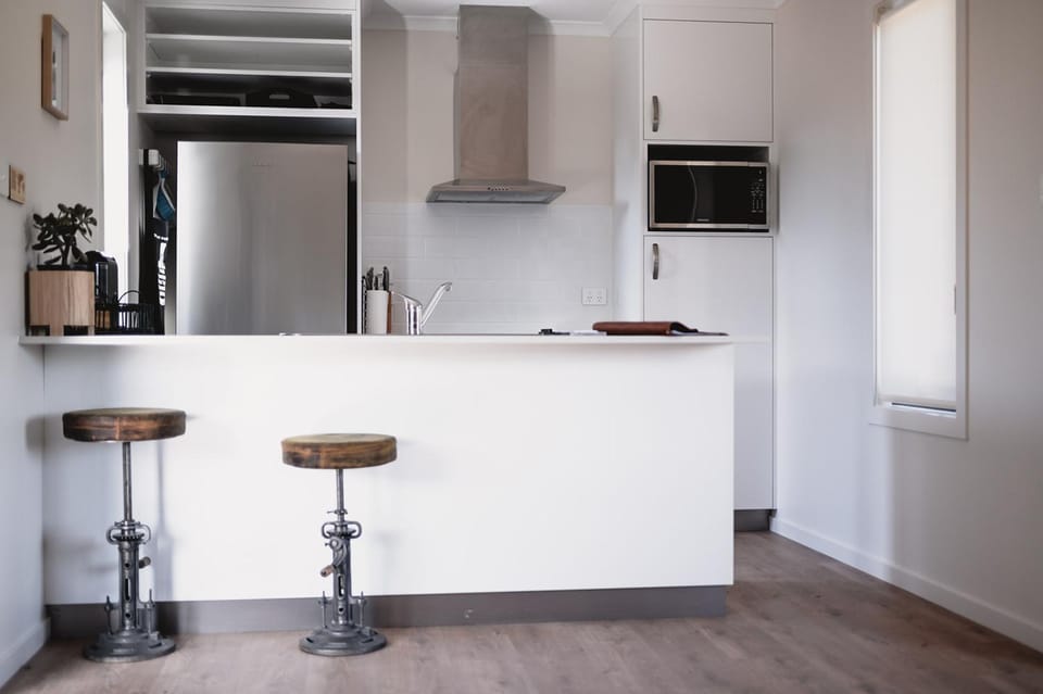 Kitchen or kitchenette, Breakfast, dishwasher, microwave, oven, stove