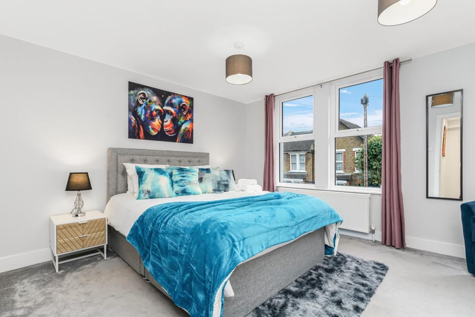 Bedroom, towels