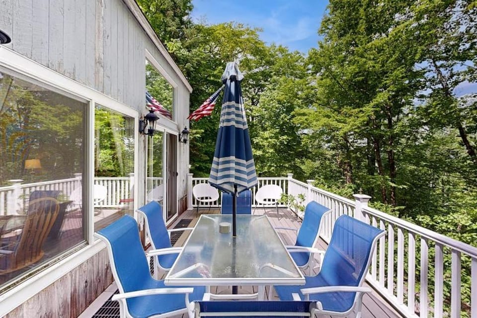 NH Mountain Retreat House in Campton
