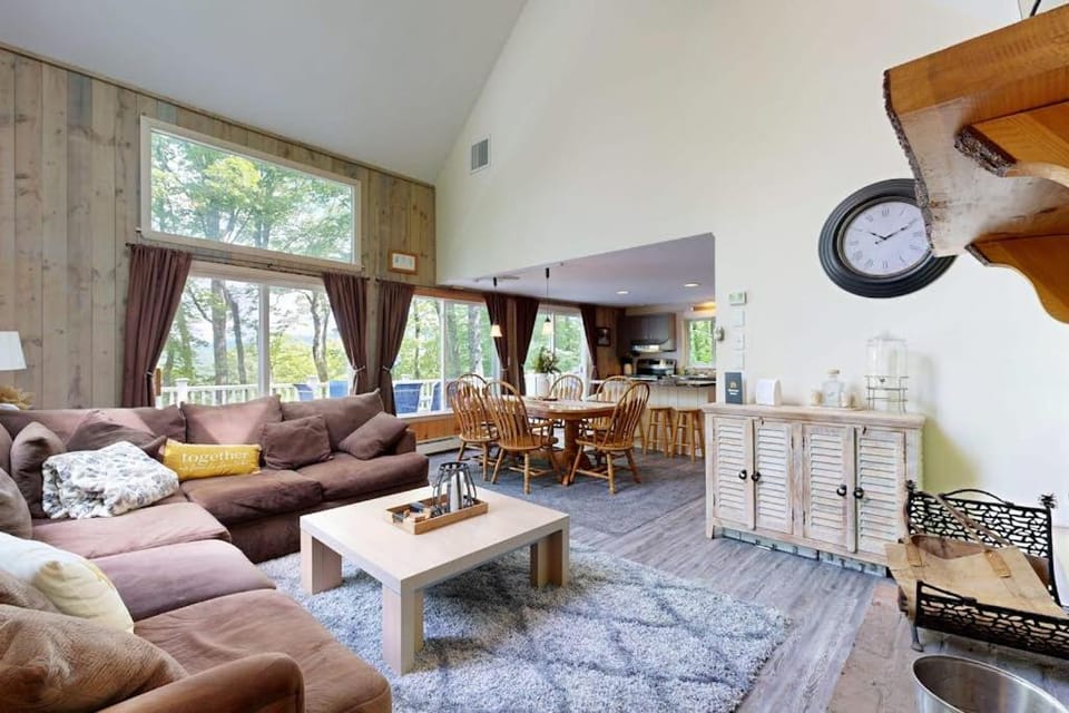 NH Mountain Retreat House in Campton