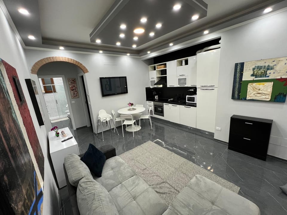 TV and multimedia, Kitchen or kitchenette, Seating area