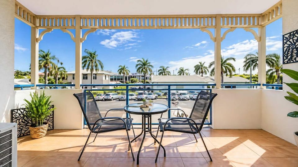 Patio, Day, Natural landscape, View (from property/room), Balcony/Terrace, Dining area, Sea view