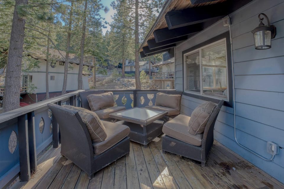 3BR with Hot Tub 1 Mile to Diamond Peak House in Incline Village