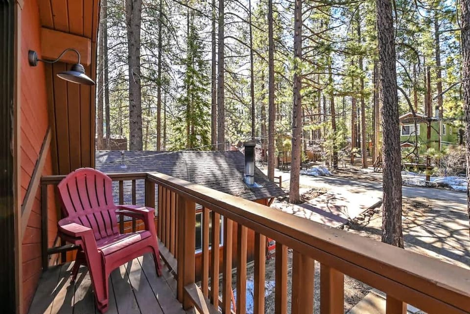 Treehouse Retreat Moonridge House in Big Bear
