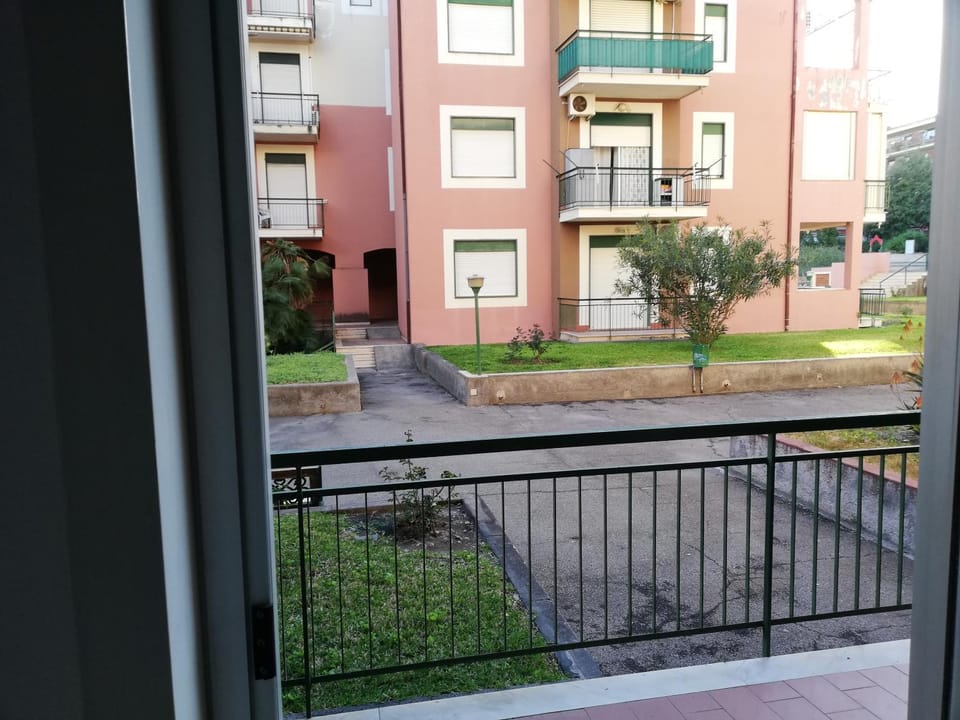 View (from property/room), Balcony/Terrace, Street view