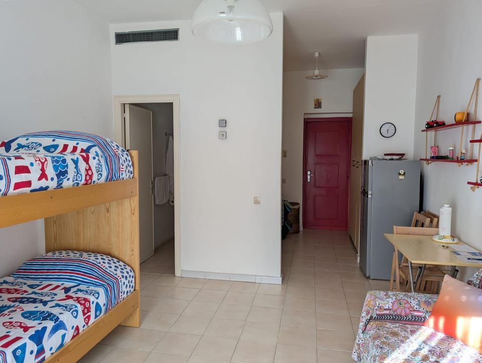 Bed, Living room, Photo of the whole room, bunk bed
