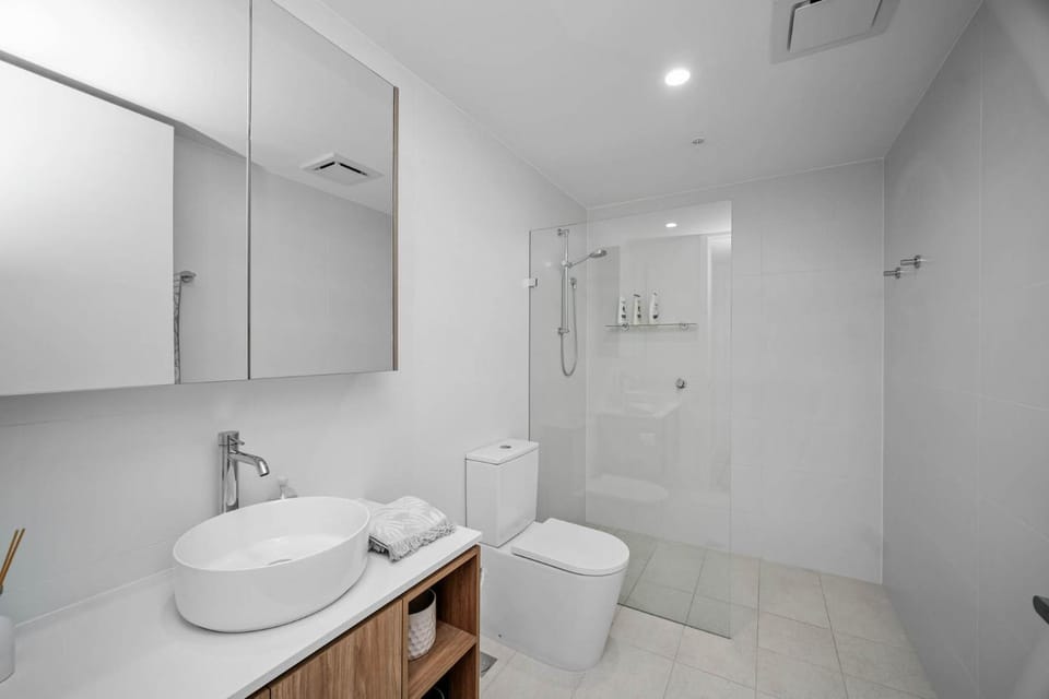 Shower, Toilet, Bathroom, towels