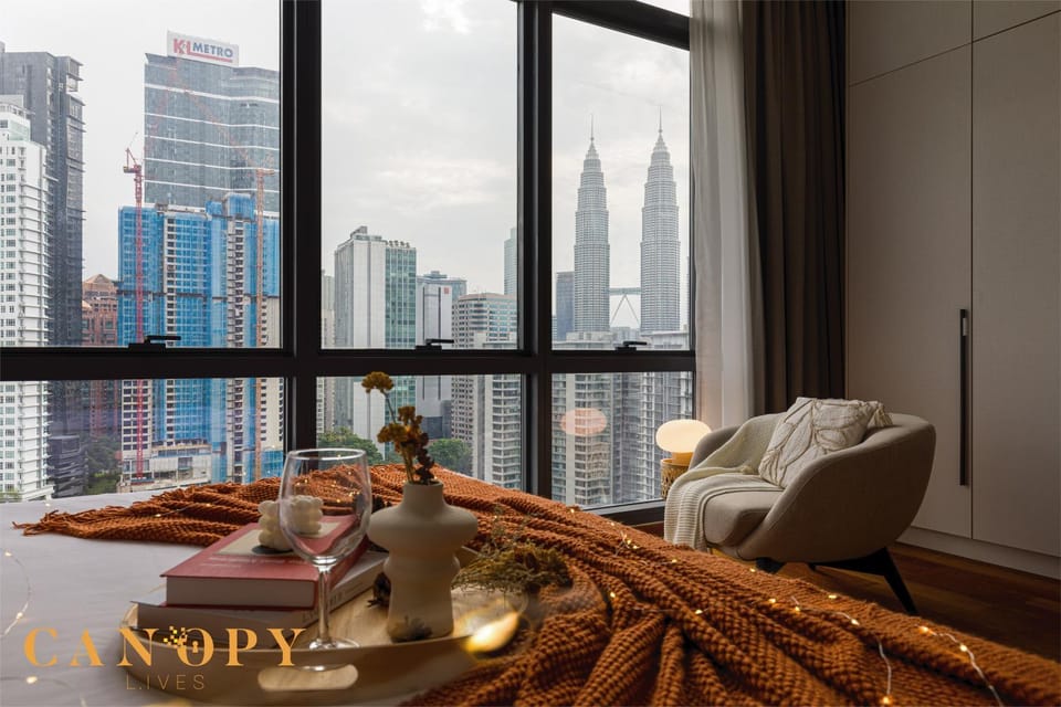 Bedroom, City view