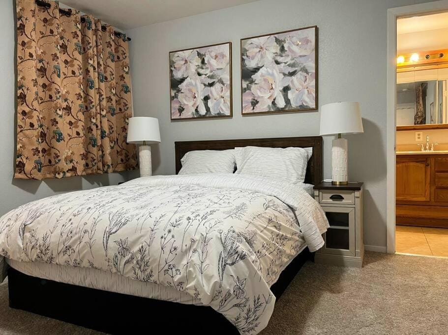 Spacious Two Queen Beds Suite Close to Downtown and UC Davis Medical Center House in Sacramento