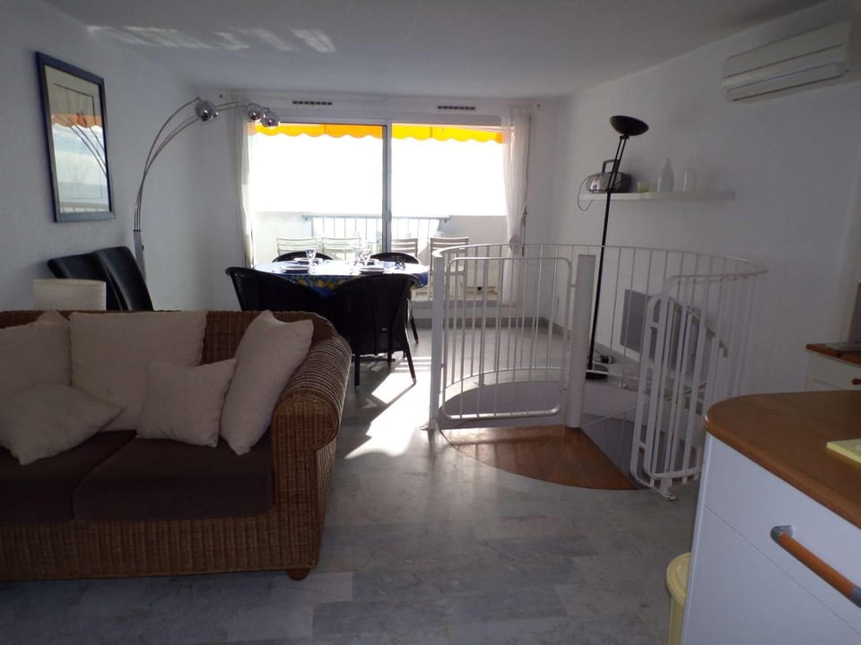 3 pièces avec piscine sur la plage, proche commerces - FR-1-328-166 Apartment in La Grande-Motte