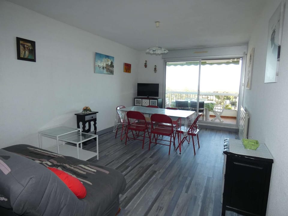 Appartement 2 Pièces Cabine, Front de Mer, Parking, 4 Pers - FR-1-328-169 Cabin in La Grande-Motte