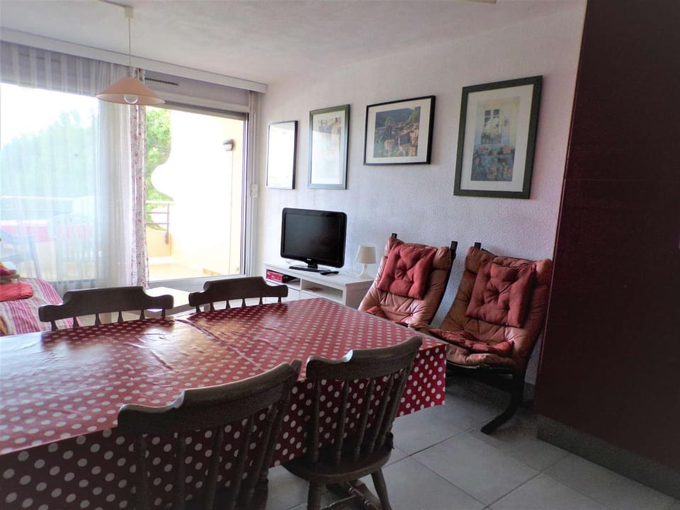 Appartement T2 Cabine, Piscine, Proche Plage et Commerces, Quartier Animate, Garage Inclus - FR-1-328-207 Cabin in La Grande-Motte