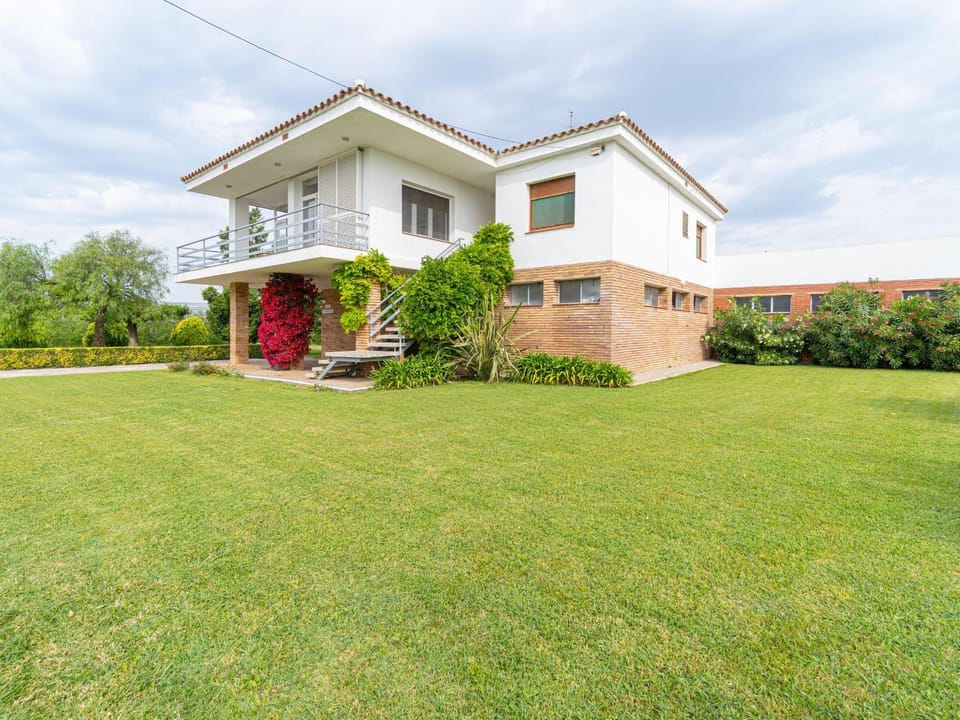 Casa de Vacaciones: A/A, WiFi, Barbacoa, Gran Jardín, Parking, Deporte - Sant Pere Pescador - ES-89-140 Villa in Alt Empordà