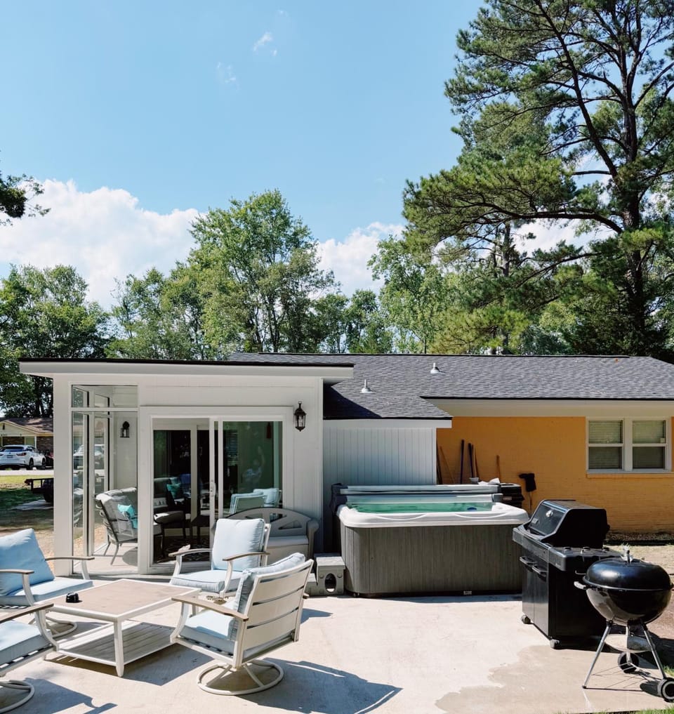 Patio, BBQ facilities, Hot Tub, Seating area