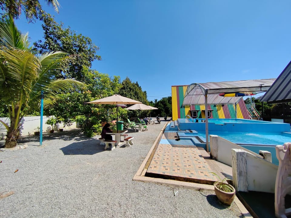 Property building, Seating area, Area and facilities, Swimming pool