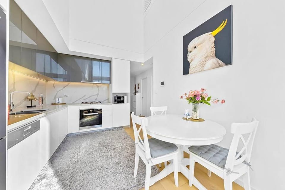 Epping Sunlit Luxury Loft - 2Beds & High Ceilings Apartment in Sydney