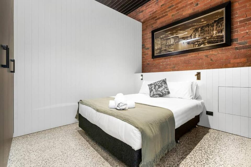 Bed, Bedroom, towels, wardrobe