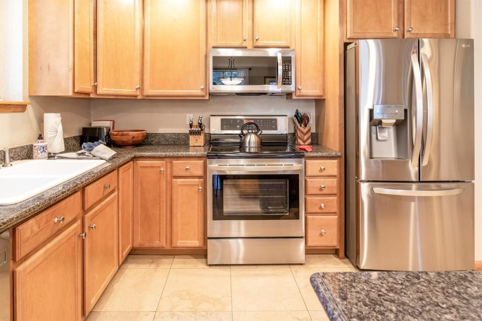 Great Location Spacious Condo Pool and Hot Tubs Apartment in Frisco