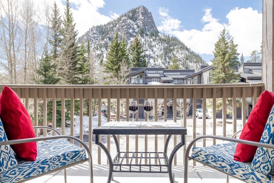 Great Location Spacious Condo Pool and Hot Tubs Apartment in Frisco