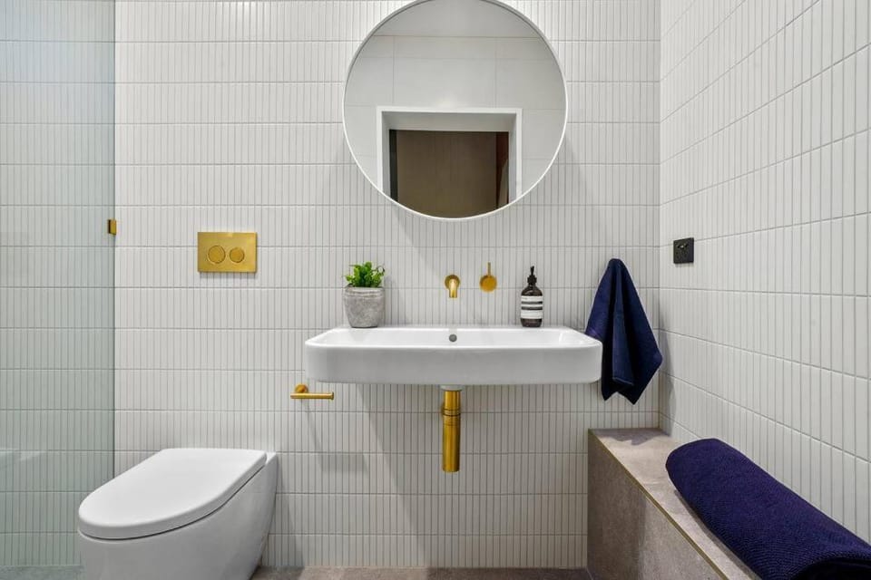 Shower, Toilet, Bathroom, towels