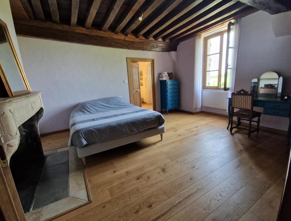 Suite parentale privée avec salle de bain Apartment in Bourgogne-Franche-Comté