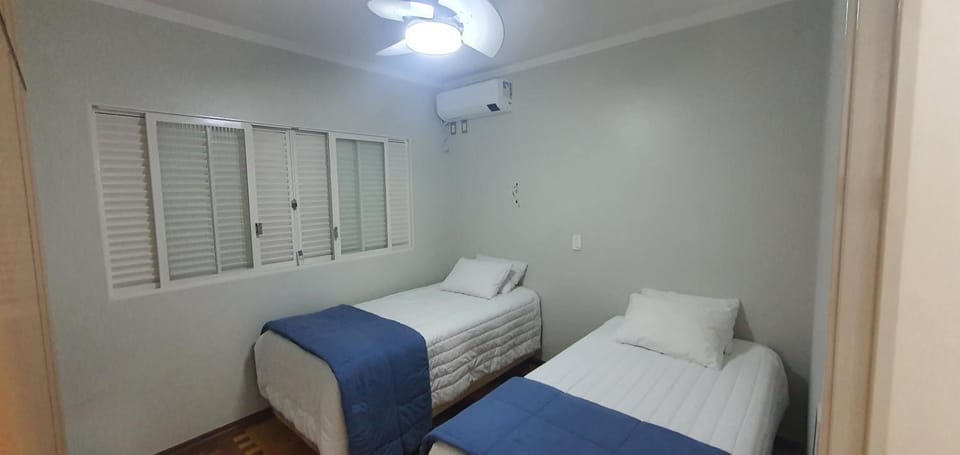 Casa e Piscina no centro São Carlos House in São Carlos