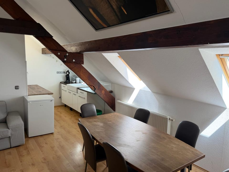 Kitchen or kitchenette, Seating area, Dining area