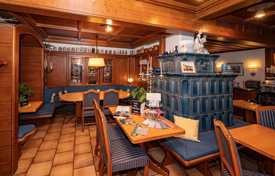 Restaurant/places to eat, Food and drinks, Banquet/Function facilities