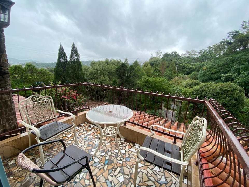 View (from property/room), Balcony/Terrace, Garden view