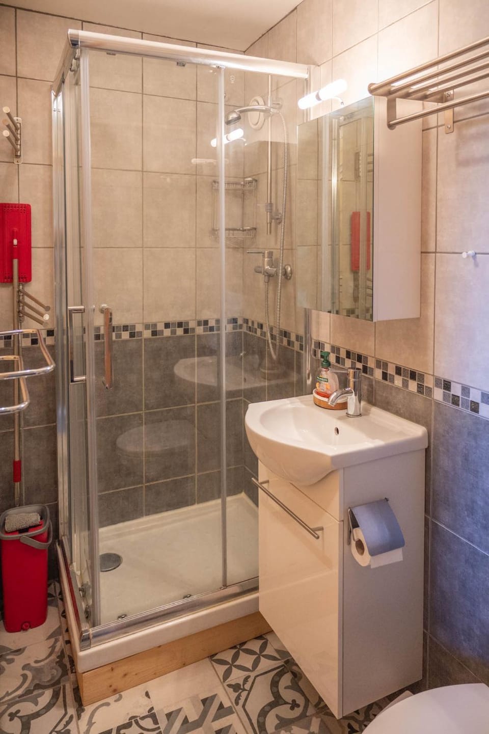 Shower, Toilet
