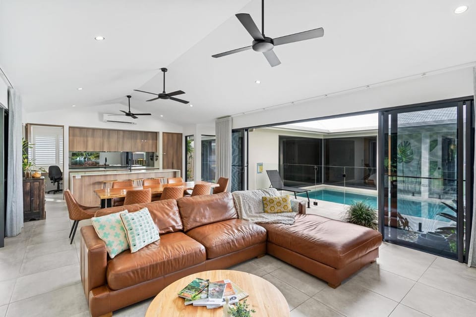 Kitchen or kitchenette, Living room, Seating area, Dining area, Pool view, Swimming pool, sunbed