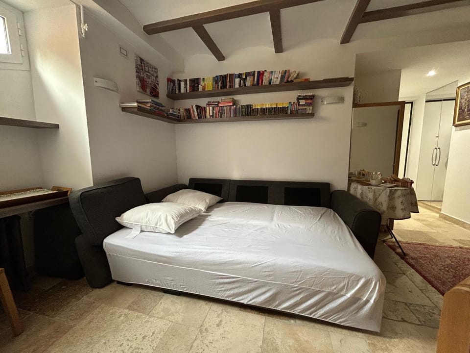 Superbe studio entièrement équipée à 1min de la mer à pieds. Menton CENTRE Apartment in Menton