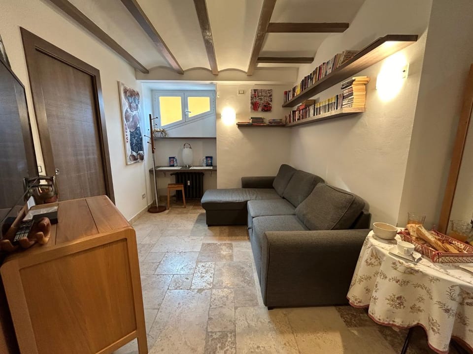 Superbe studio entièrement équipée à 1min de la mer à pieds. Menton CENTRE Apartment in Menton