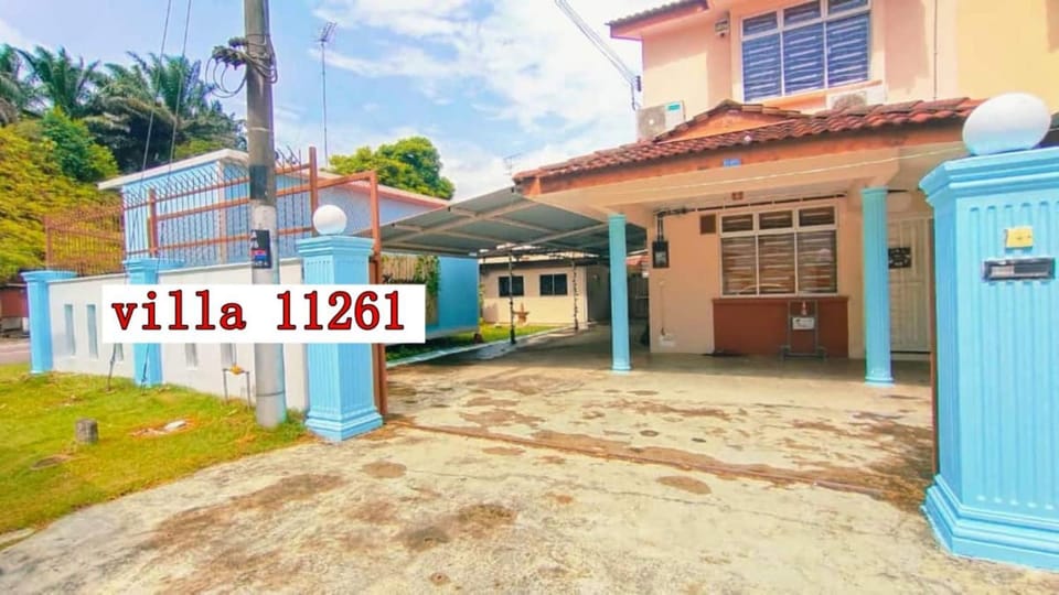 Area Bandar Putra Kulai 4-6BR near AEON IOI Airport Villa in Johor