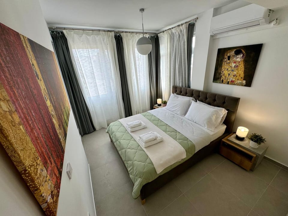 Bed, Photo of the whole room, Bedroom, air conditioner