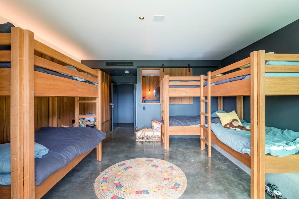 Bedroom, bunk bed