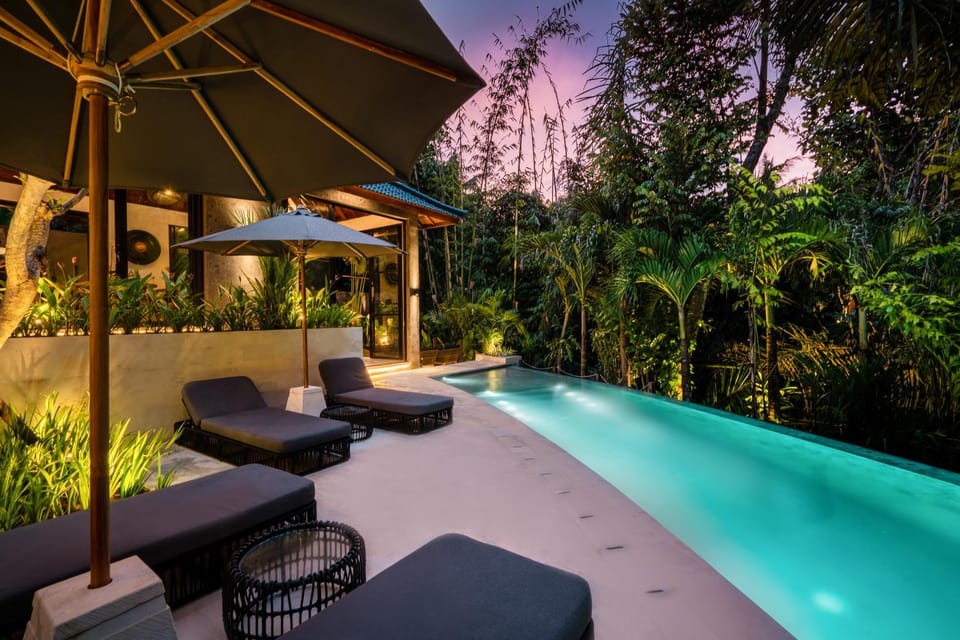 Pool view, Swimming pool, sunbed