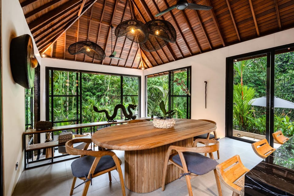 Seating area, Dining area, kitchen