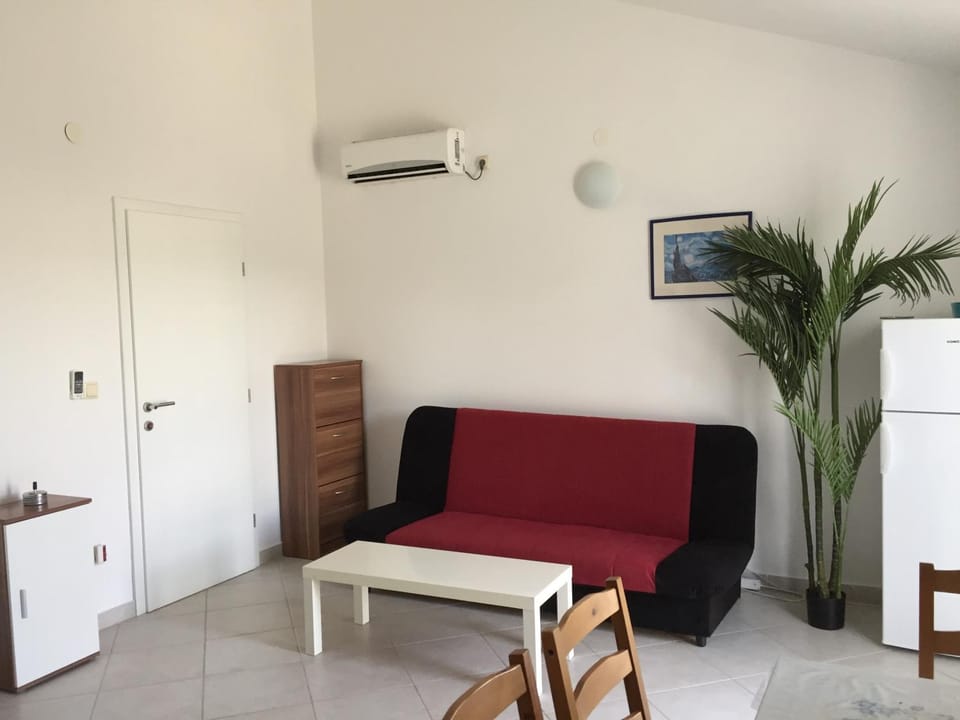 Living room, Seating area, Dining area, air conditioner