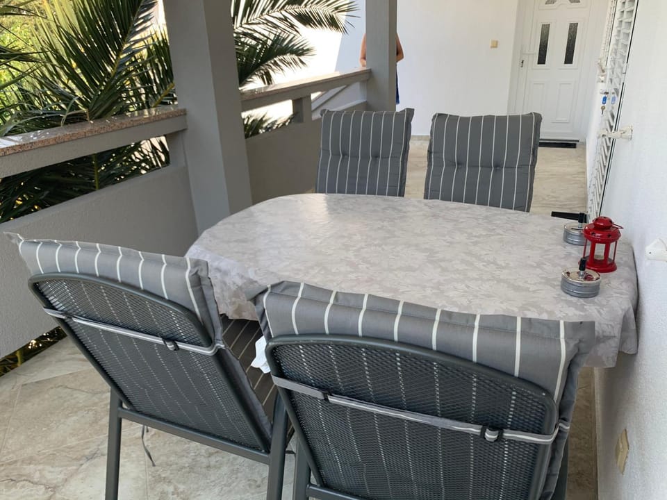 Property building, Seating area, Breakfast