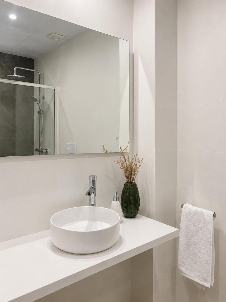 Bathroom, towels