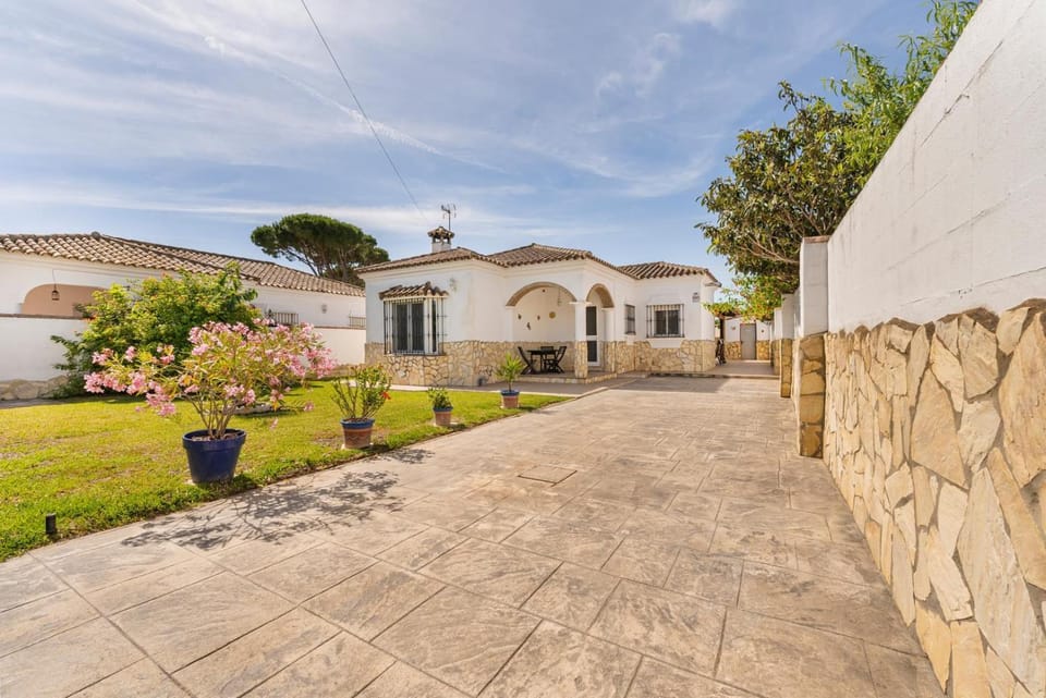 Villa Fortuna - Holiday Chiclana Villa in Chiclana de la Frontera