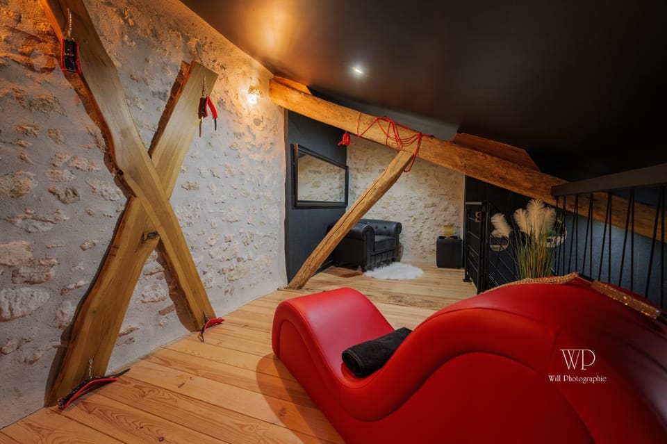 L’Aphrodizia love room House in Nouvelle-Aquitaine