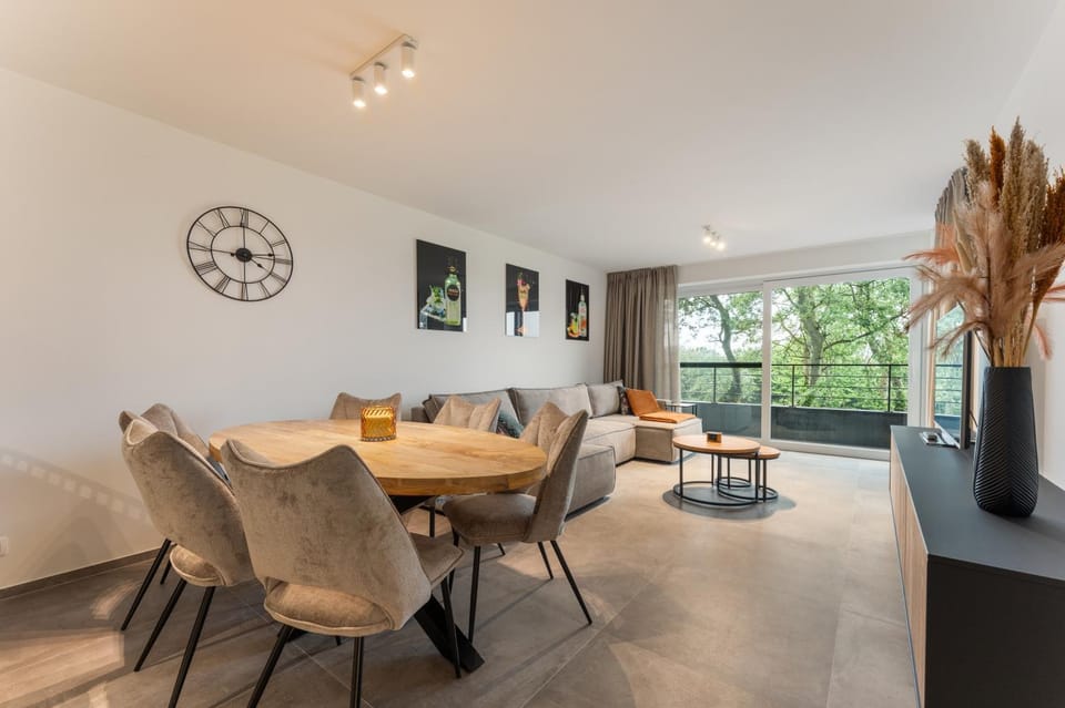 View (from property/room), Seating area, Dining area