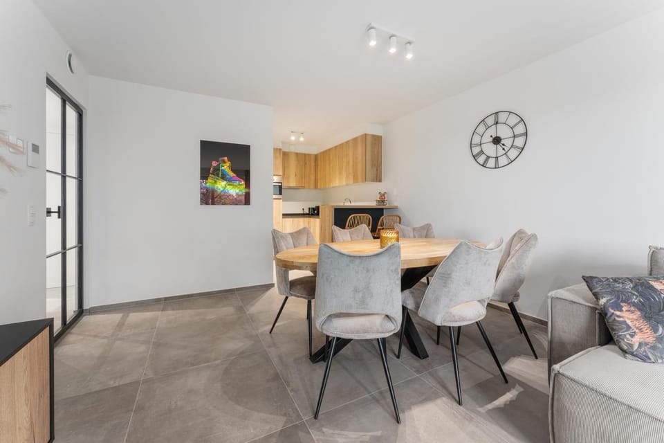 Dining area, kitchen