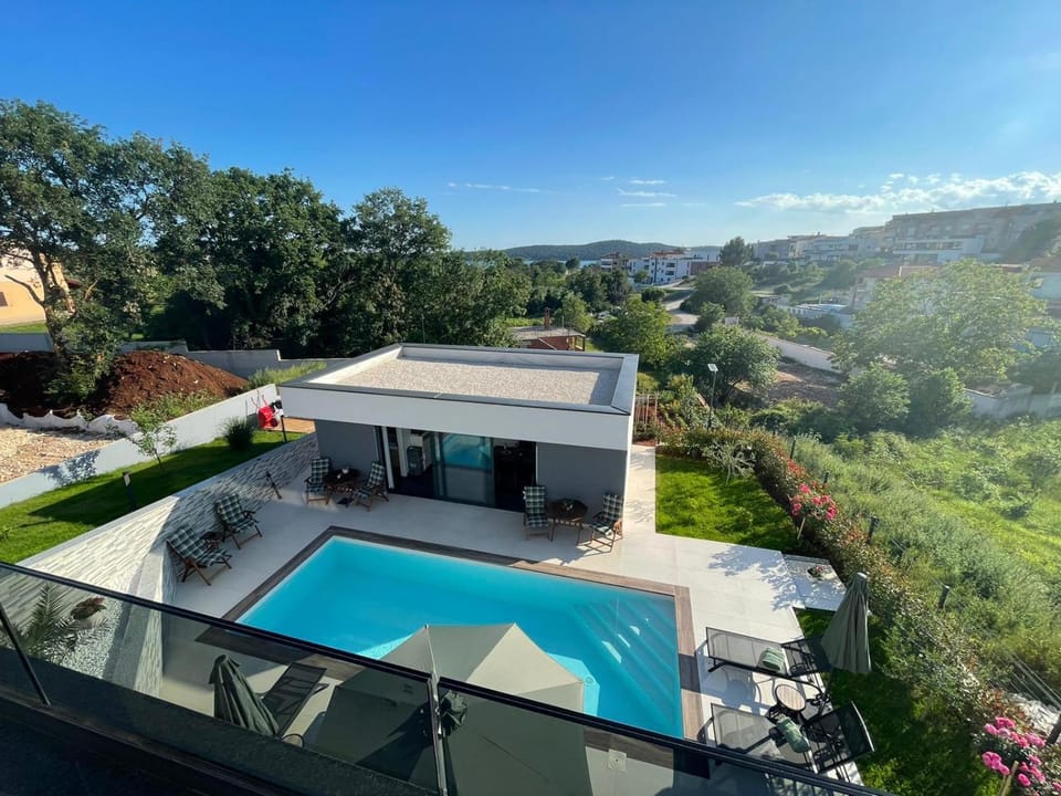 View (from property/room), Pool view