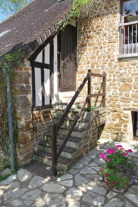 Les Roses, appartement 8 pers, piscine, tennis House in Normandy
