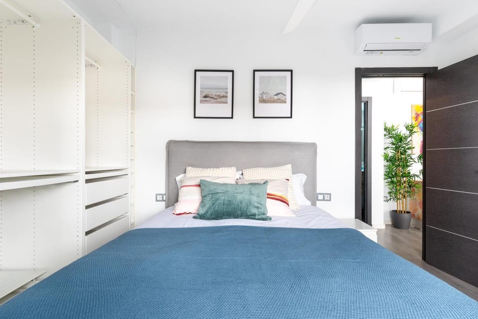 Bed, Photo of the whole room, Bedroom, wardrobe