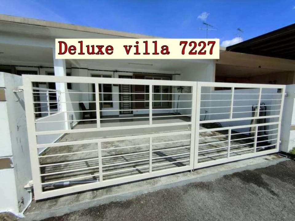 Area Indahpura or Taman Bersatu Kulai 3-4BR near AEON Airport JPO Villa in Johor